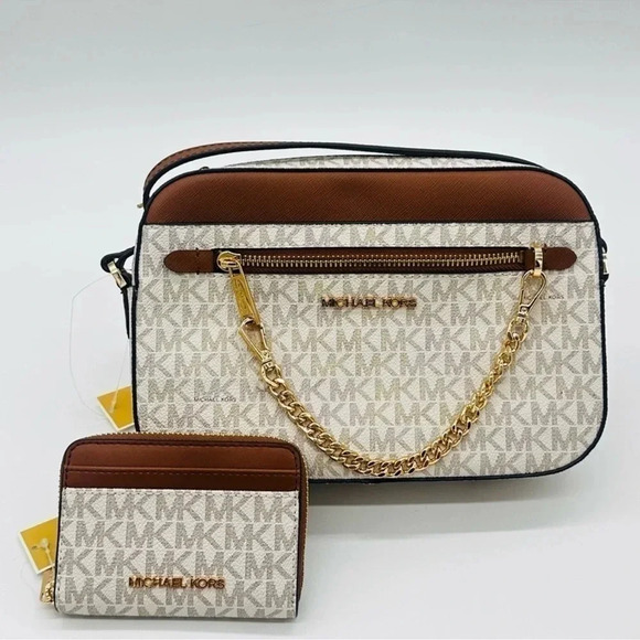 MICHAEL KORS LARGE EW ZIP CHAIN
CROSSBODY BAG & JET SET TRAVEL MD ZA
CARD CASE - Picture 1 of 14